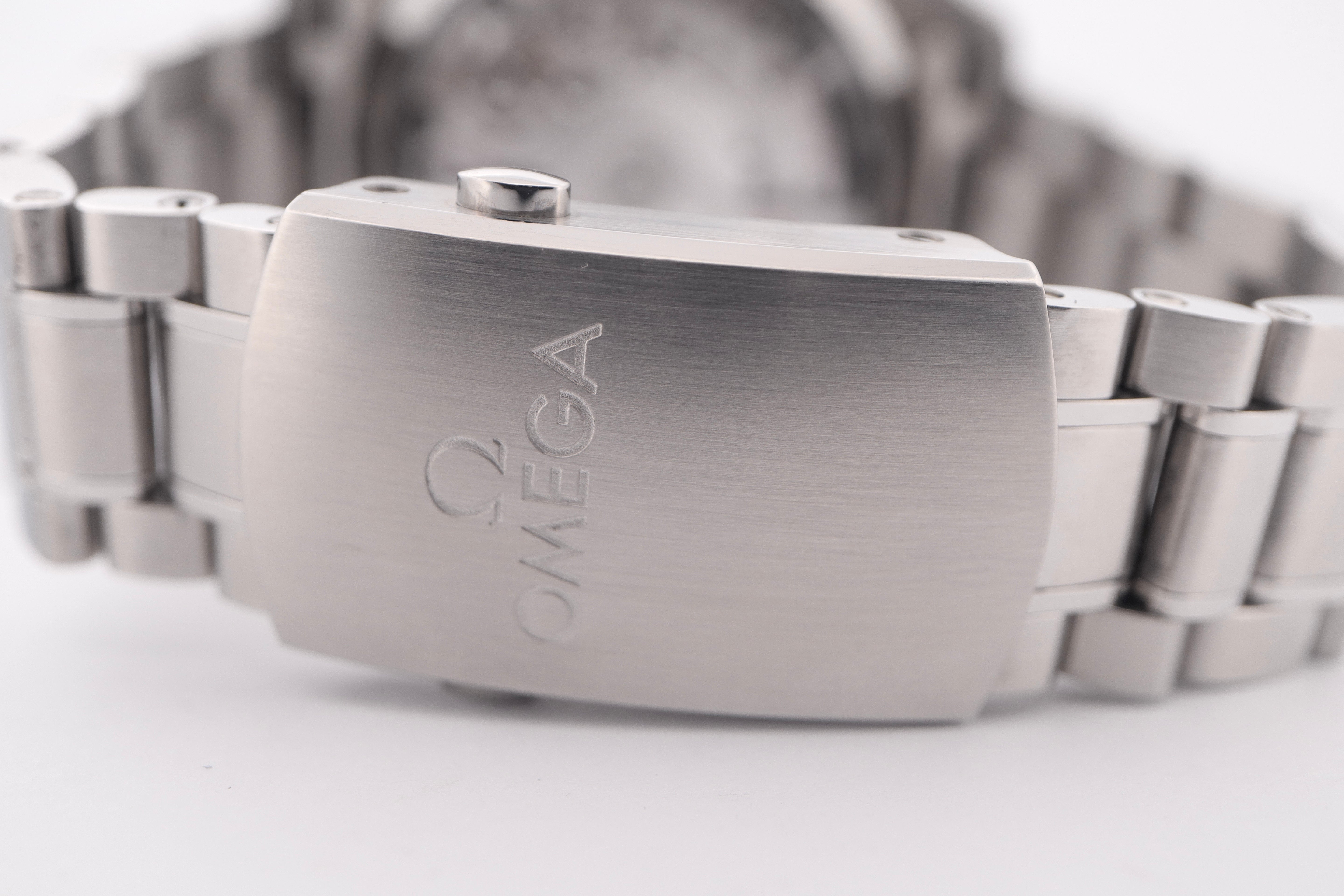 Omega Speedmaster Racing